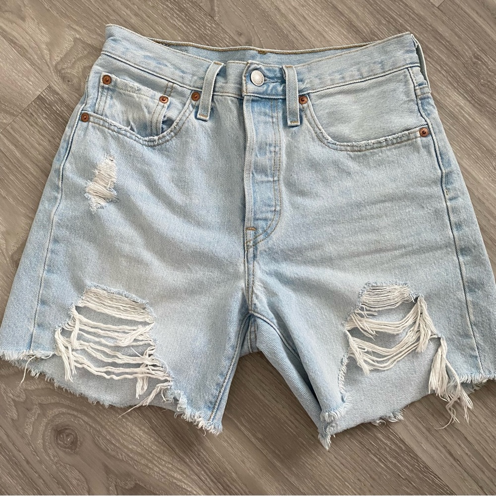 Levi’s 501 Mid Thigh Distressed Denim Shorts Size 26